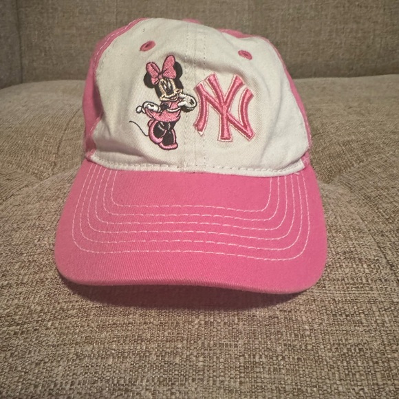 New York Yankees Pink and White Minnie Mouse 59Fifty hat - Picture 1 of 6